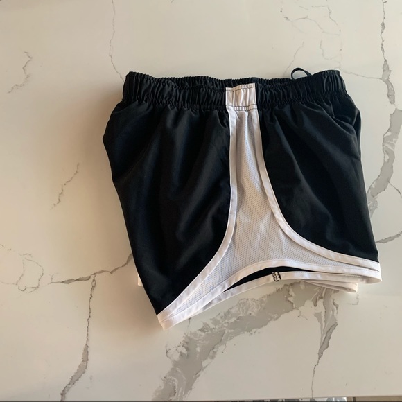 Nike Black and White Athletic Short - Picture 5 of 8